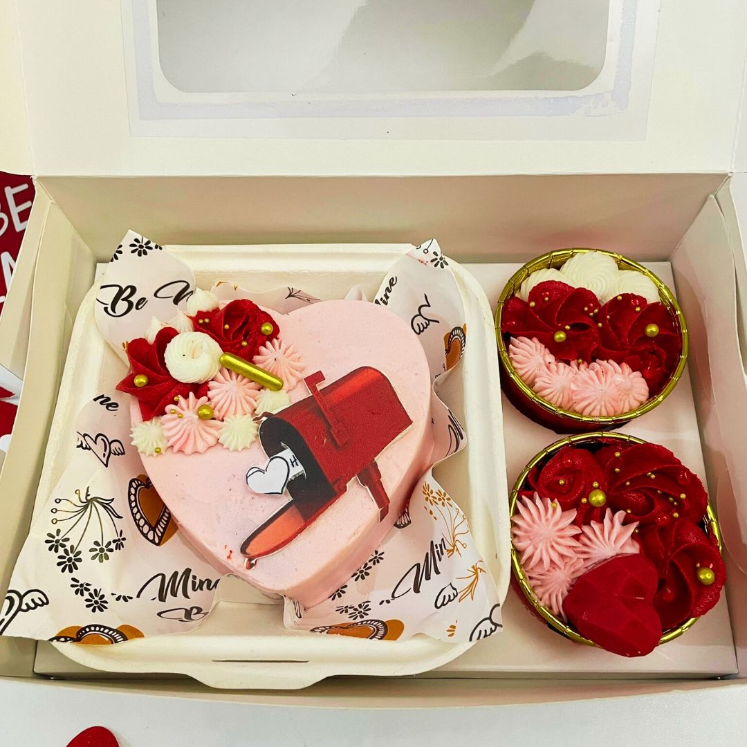 Heart Bento Cake with Cupcakes
